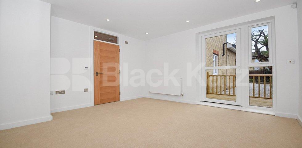 			3 Bedroom, 2 bath, 1 reception Apartment			 Avenue road, Seven Sisters